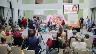 Portman, Brzezinski i Leonowicz czytali dzieciom na zamianę bajki