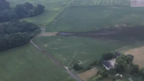 Sobiczewy. Rozlana na polu ropa z rurociągu