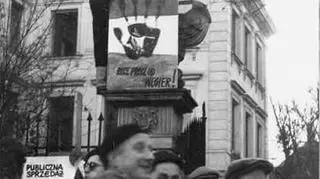 Na poznańskim dworcu można zobaczyć zdjęcia z 1956 r