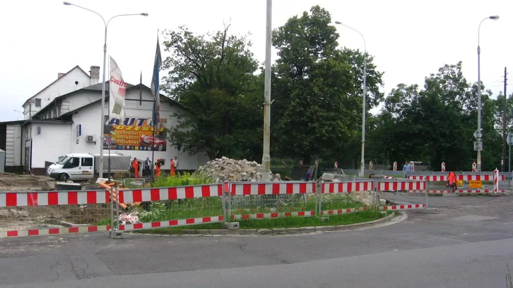 Przy dworcu kolejowym Wrocław-Psie Pole powstanie nowy łącznik komunikacyjny. W związku z budową mieszkańcy muszą się liczyć z kolejnymi w tej dzielnicy utrudnieniami drogowymi. 