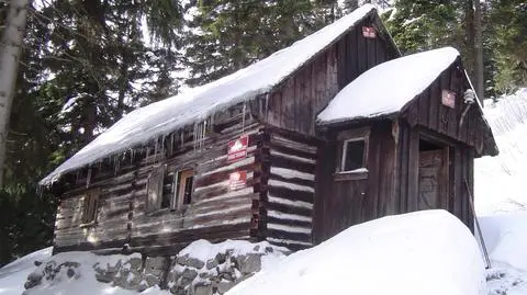 "Spędzili noc w górach, rano jeden z nich nie dawał oznak życia". Śmierć w chatce pod Śnieżnikiem