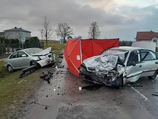 W wypadku zginął kierowca, pasażerka w ciężkim stanie trafiła do szpitala