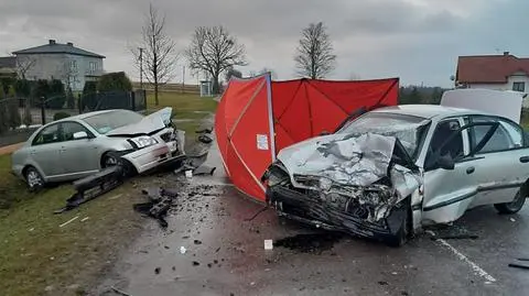 W wypadku zginął kierowca, pasażerka w ciężkim stanie trafiła do szpitala