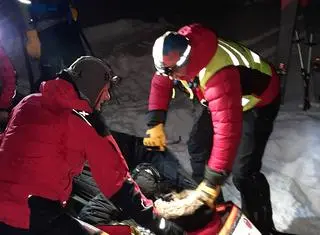 Mimo wysokiego zagrożenia lawinowego poszli w Tatry z rocznym dzieckiem