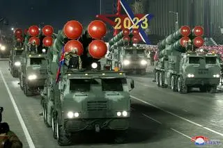 Parada wojskowa z okazji 75-lecia Koreańskiej Armii Ludowej 