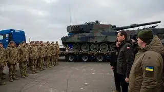 Pierwsze czołgi Leopard przekazane przez Polskę Ukrainie. Na uroczystości obecni premierzy Mateusz Morawiecki i Denys Szmyhal (zdjęcie z lutego)