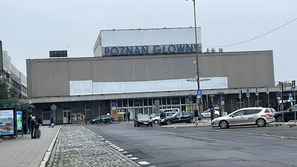 Napis został zamalowany. Obawiano się, że może łamać ciszę wyborczą 