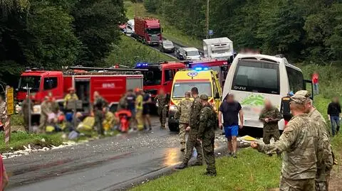 Wypadek autokaru z pojazdem ciężarowym