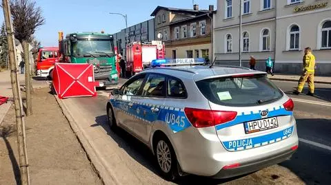 Pieszy zginął pod kołami ciężarówki 