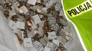 Mieszkaniec Lęborka kupić 2 kg pierścionków