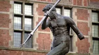 Neptun stracił lewe przedramię