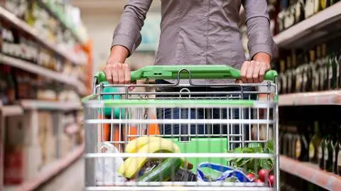 Czołowe sieci handlowe zamrożą ceny. "W sumie będzie to około 400 produktów"