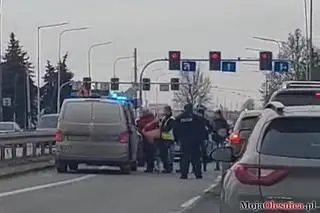 Zatrzymanie mężczyzny, który ukradł policjantom radiowóz w trakcie interwencji