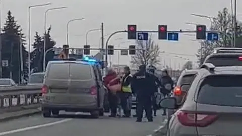 Zatrzymanie mężczyzny, który ukradł policjantom radiowóz w trakcie interwencji
