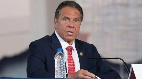 Molestowanie seksualne czy "czuła, włosko-amerykańska kultura". Raport w sprawie gubernatora Cuomo