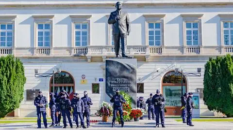 Co z pomnikiem Lecha Kaczyńskiego przy placu Piłsudskiego?