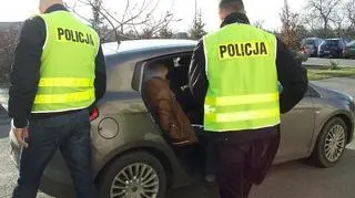 Z napad z użyciem  niebezpiecznych przedmiotów grozi im do 12 lat więzienia 