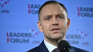 Ostra wymiana zdań między Tuskiem a Nawrockim. "Trzecią dekadę pan klęczy"