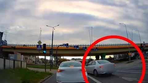 Z pasa do jazdy na wprost pojechali w lewo