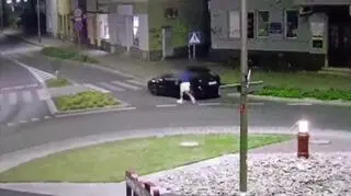 Popsuł mu się samochód, auto postanowił popchać. Był pijany