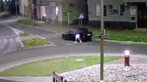 Popsuł mu się samochód, auto postanowił popchać. Był pijany