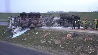 Przewrócona cysterna na drodze ekspresowej