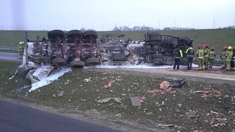 Przewrócona cysterna na drodze ekspresowej