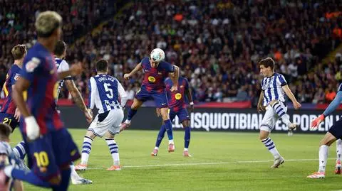 Głowa nie od parady. Lewandowski trafił jak za najlepszych lat