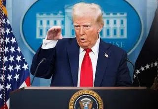 Trump zbyt przychylny Rosji? Sondaż