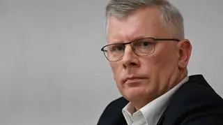 Cenckiewicz "akurat tej notatki nie widział". Ale proponuje "konfrontacje na notatki"