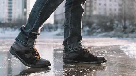 Ślisko, lód, zima, ślizgawica, gołoledź