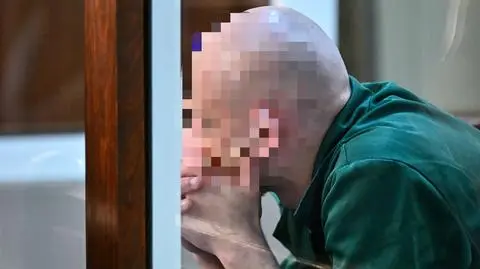 Oskarżony Dominik P. na sali rozpraw