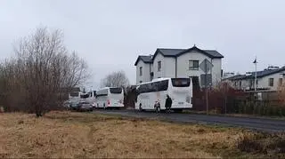 Autobusy szkolne dowożą dzieci do szkół podstawowych w gminie Lesznowola 