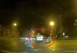 Policjant wymusił pierwszeństwo, taksówkarza ukarał mandatem. "Wyjątkowo przykry widok"