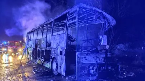 Autokar spłonął po wypadku