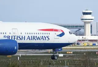 Samolot zapalił się, bo pilot pomylił ręce. Na pokładzie prawie 350 osób