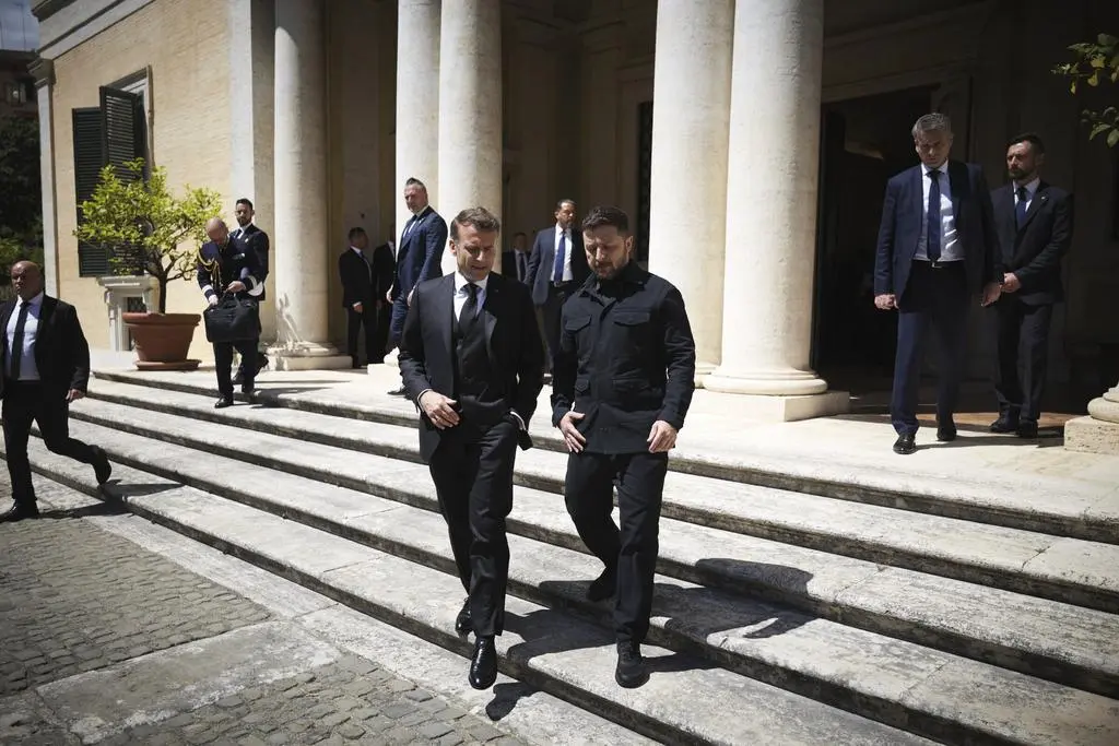 Emmanuel Macron i Wołodymyr Zełenski