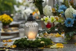 Wszystkich Świętych. Jak odnaleźć grób na cmentarzu? 