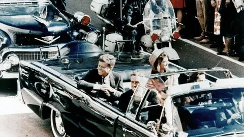 John F. Kennedy tuż przed zamachem w Dallas w Teksasie (22 listopada 1963 roku)