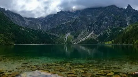 Widok znad Morskiego Oka na Rysy