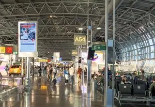 Połowa lotów odwołana. Lotnisko prosi przewoźników