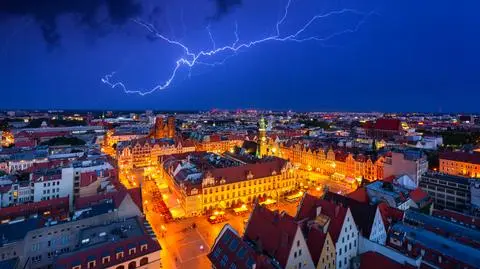 Nocna burza w mieście