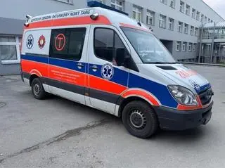 Karetka szpitala w Nowym Targu przekazana dla konwoju humanitarnego do Ukrainy