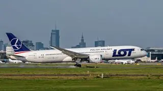 Usterka w samolocie do Pragi. Pasażerowie wrócili do Warszawy