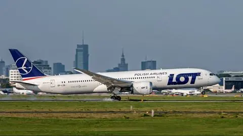 Warszawa, lotnisko,  samolot LOT-u