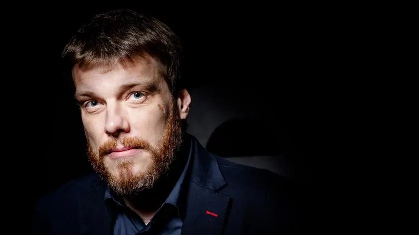 W dzieciństwie rola w serialu, dziś "Potężny Duńczyk". Kim jest Adrian Zandberg