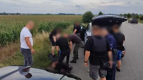 Mężczyzna ranił nożem trzy osoby