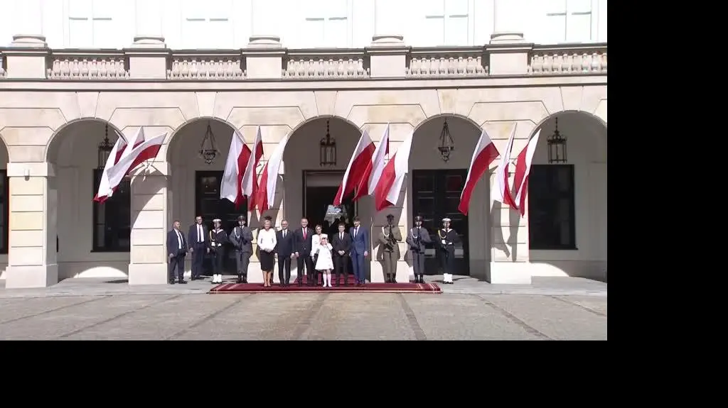 karol wszedl do domu 