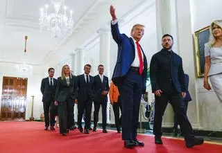 Media: Trump przerwał spotkanie z liderami, by zadzwonić do Putina