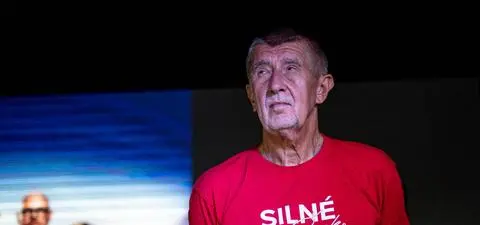 Pozycjonuje się jako zbawiciel. Może wygrać wybory